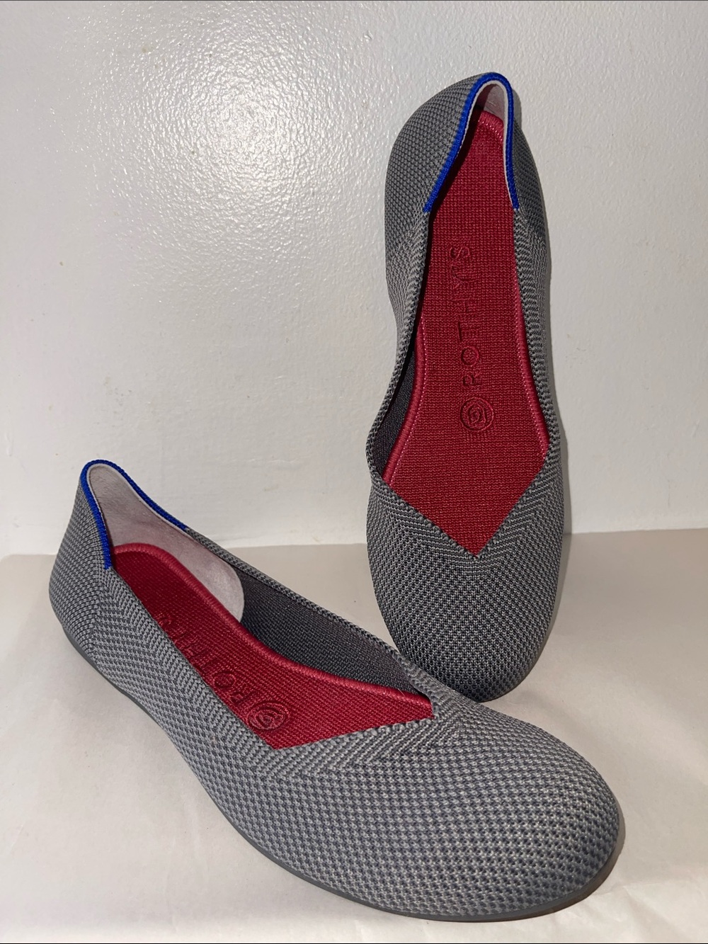 Rothy's Women’s Gray Knit Ballet Flats with Red Insole and Blue Trim size 7